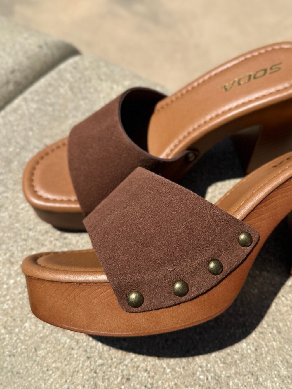 New Brown Studded Slip-On Sandals Mules Clogs Light-Weight Block Heel Platform - Picture 4 of 5